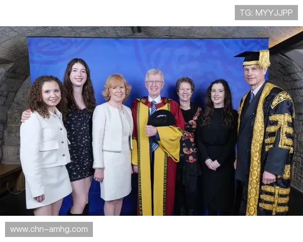 欧洲皇冠的佩戴礼仪与不同国家象征仪式的文化差异